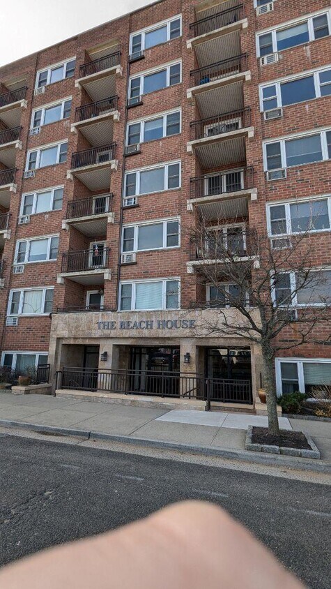 Foto principal - 740 E Broadway