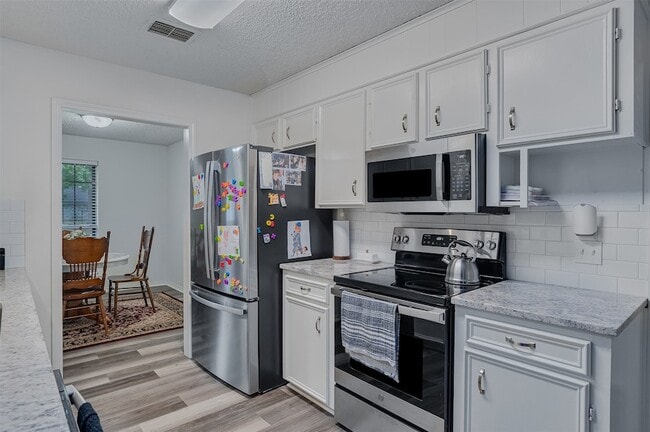 Foto del edificio - 130 Elmview Ln