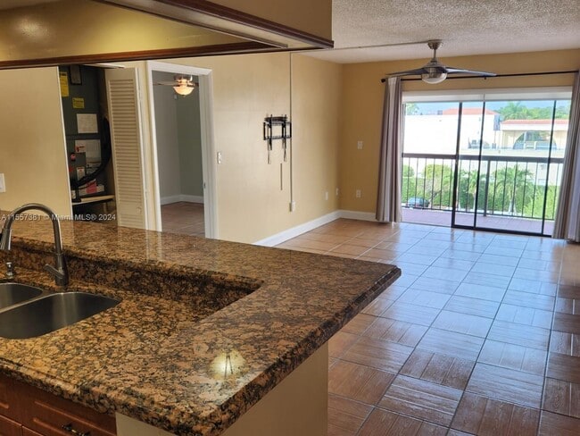 Building Photo - 995 SW 84th Ave