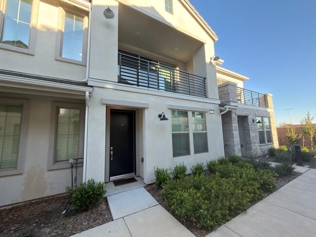 Building Photo - 2897 E Tamarind Dr