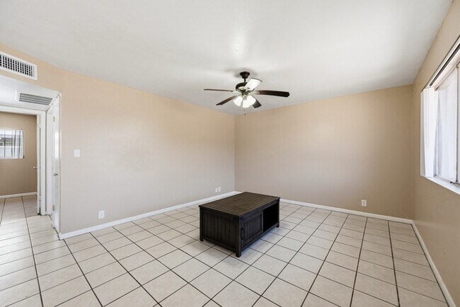 Foto del edificio - Centrally Located Townhome