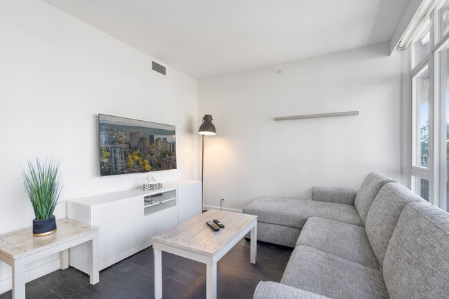 Building Photo - 1372 Seymour St