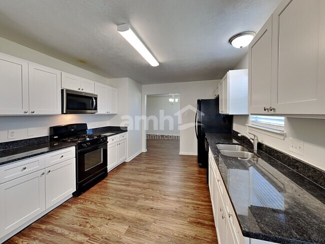 Foto del edificio - 16410 Tudor Point Ct