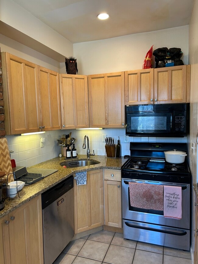 Building Photo - 33 Delle Ave