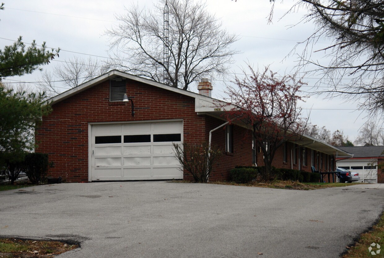 Primary Photo - 3049 Glanzman Rd