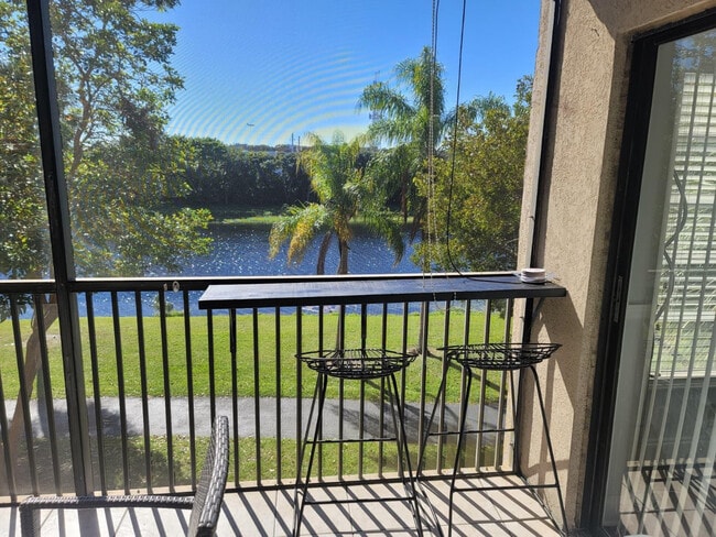 Foto del edificio - 2200 S Cypress Bend Dr