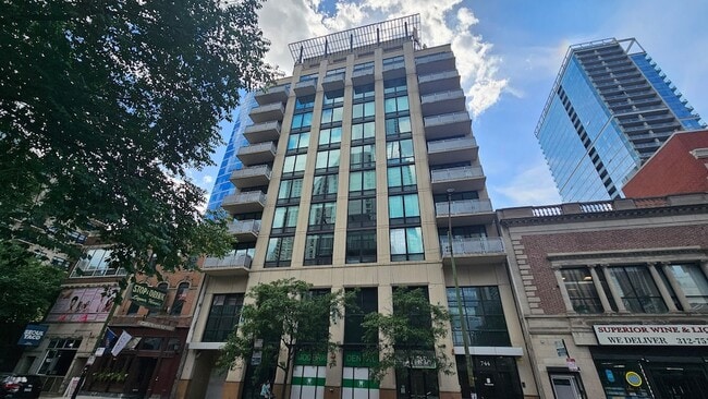 Photo - 744 N Clark St Apartment