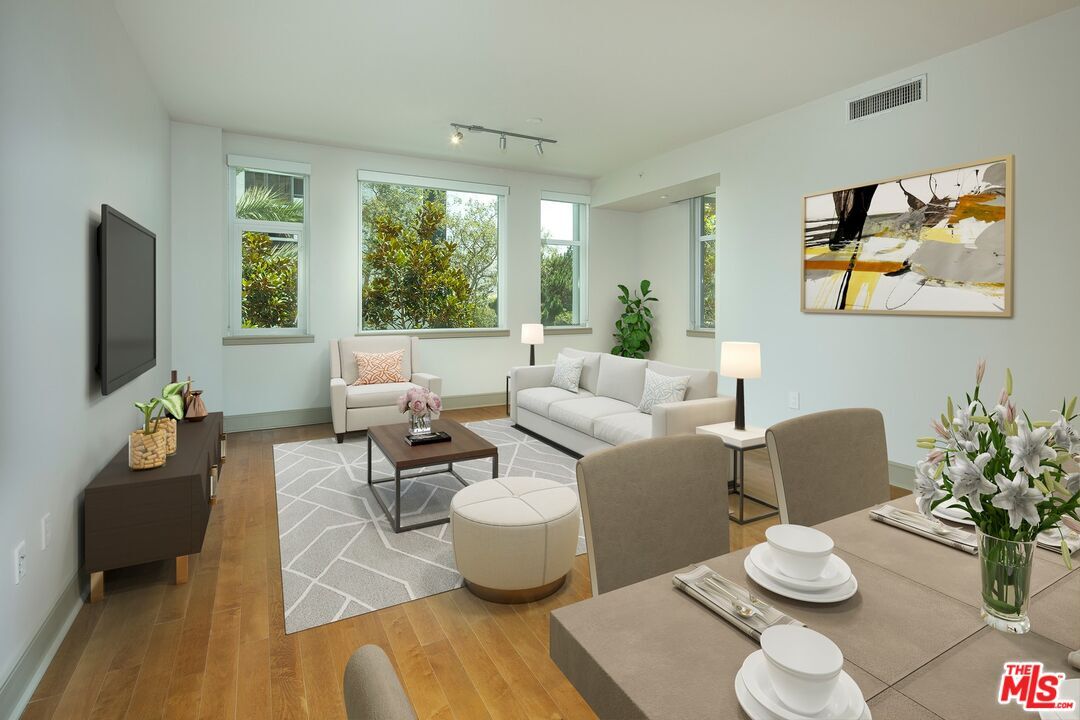 Foto principal - 10700 Wilshire Blvd