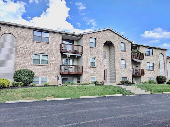 Building Photo - 4326 Villa Dr