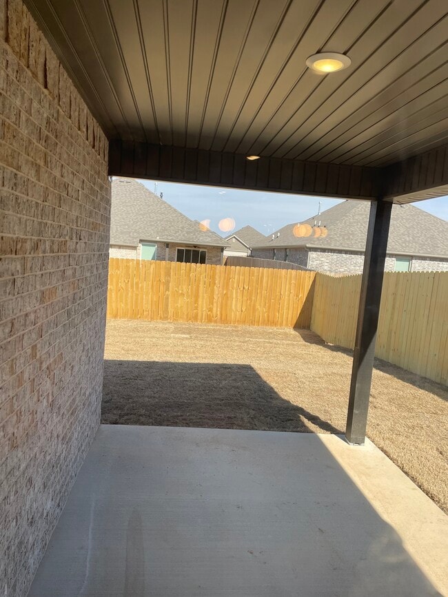 Building Photo - 1110 Maclaren Ave