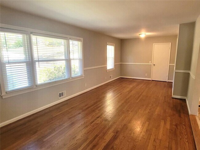 Foto del edificio - 1061 Homewood Ct