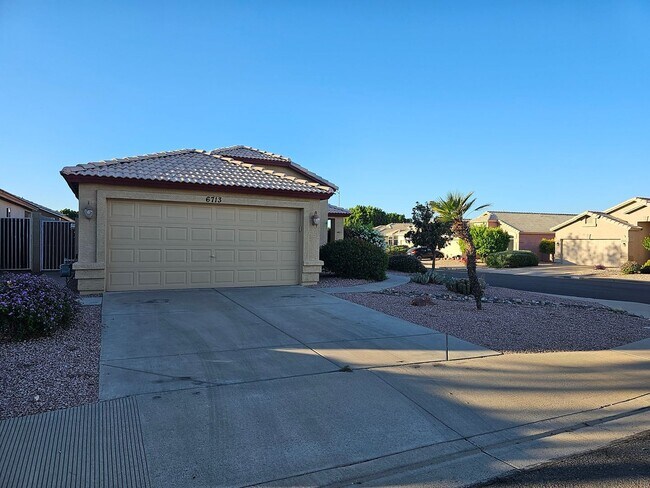 Building Photo - MOVE IN SPECIALS !!  Single level CORNER L...
