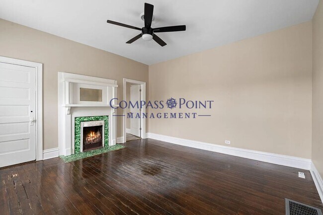 Foto del edificio - 240 E Third St