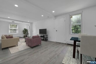 Building Photo - 244 White St
