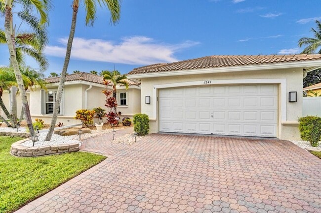 Foto del edificio - 5242 Indianwood Village Ln