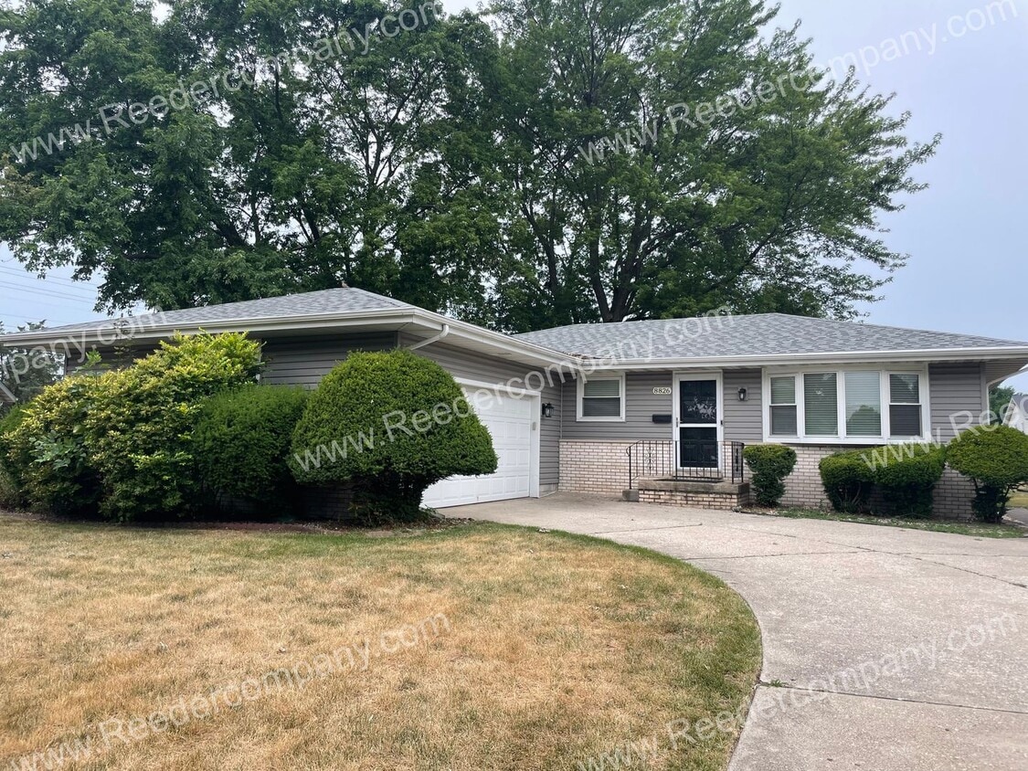 Primary Photo - Remodeled 3 bedroom blocks from Munster Mi...