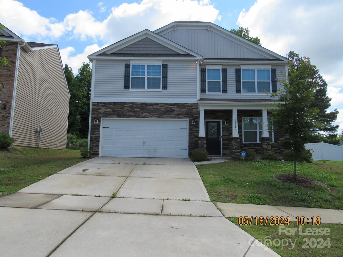 Primary Photo - 16129 Trenton Green Ln