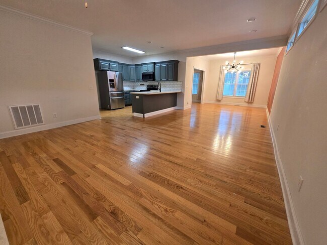 Foto del edificio - NEW LISTING!!!!!
