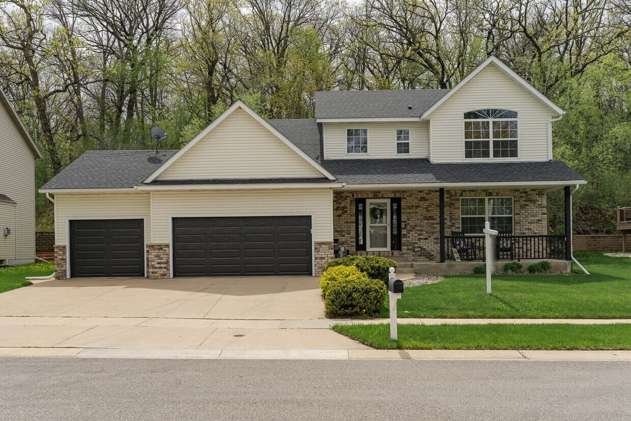 Primary Photo - AMAZING Deal on 5bed 4bath Luxury Home AVA...