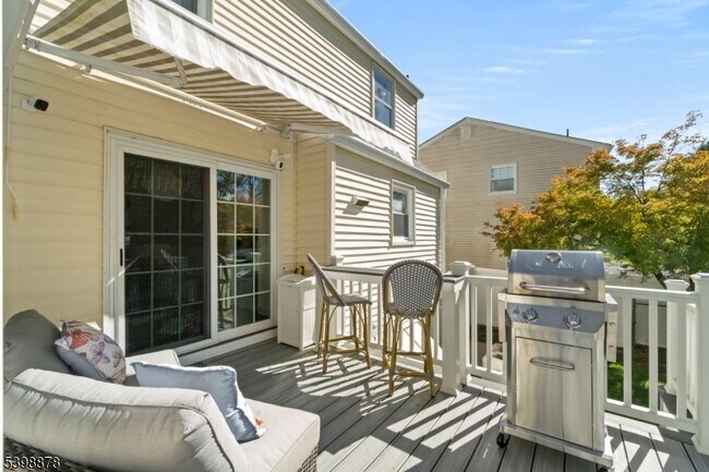 Foto del edificio - 24 E Harrison Pl