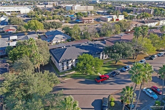 Building Photo - 15 E McIntyre St