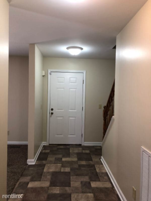 Building Photo - 3 br, 1.5 bath Townhome - 412 Filter Plant...