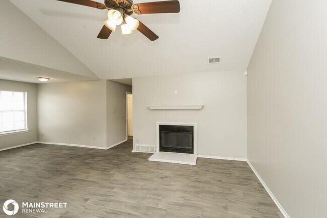 Building Photo - 4557 Summer Creek, Memphis, TN 38141