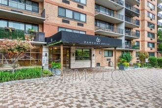 Building Photo - 60 Parkway Dr