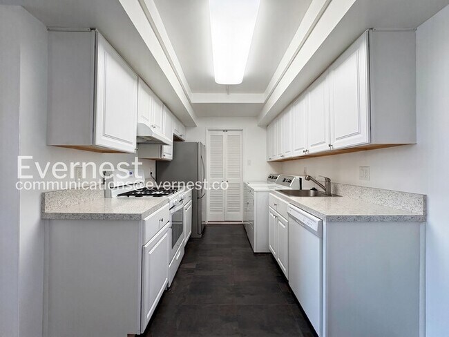 Foto del edificio - 10202 Prince Pl