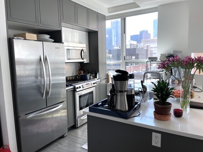 Building Photo - 416 W 52nd St