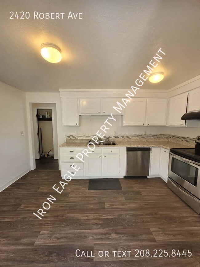 Foto del edificio - 2420 Robert Ave