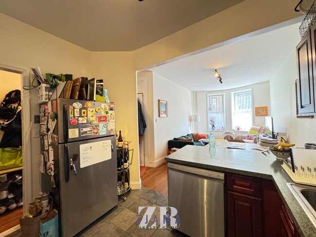 Building Photo - 457 Park Pl