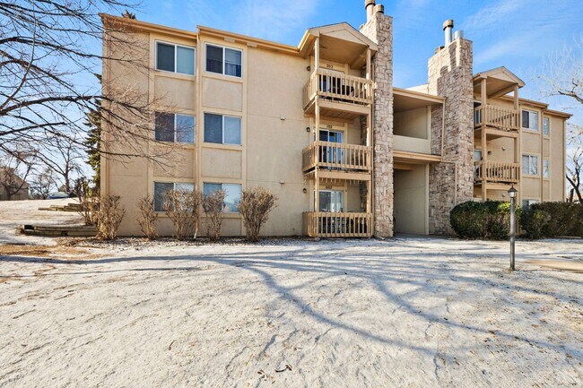 Building Photo - Beautiful Southwest Colorado Springs Condo Near Fort Carson