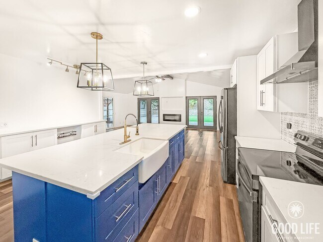 Foto del edificio - Updated 4B 2BA Home in Paradise Hills w/ S...