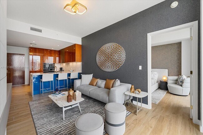 Foto del edificio - 2678 Tigertail Ave