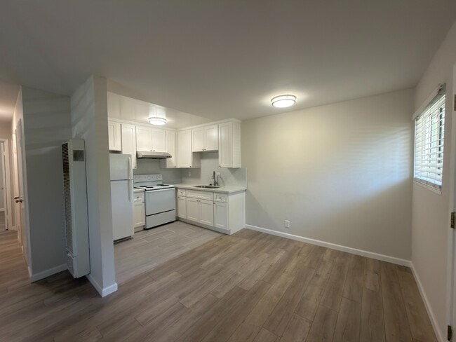 Building Photo - 1568 Hollenbeck Ave