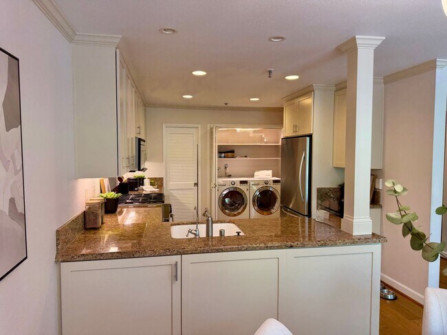 Foto del edificio - Luxury Condo in Heart of Downtown Los Gatos