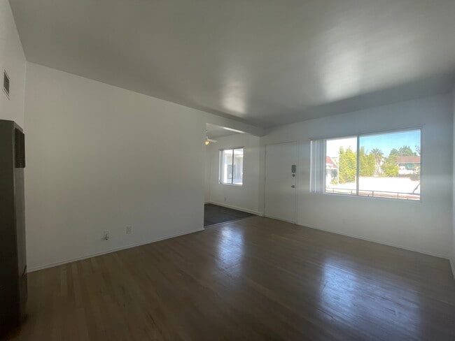 Living Room - 3721 Delmas Ter