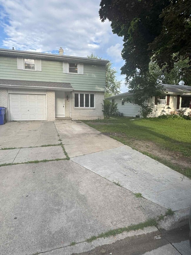Building Photo - 726 N Fernmeadow Dr