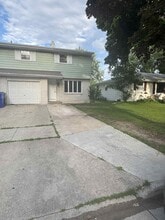 Building Photo - 726 N Fernmeadow Dr