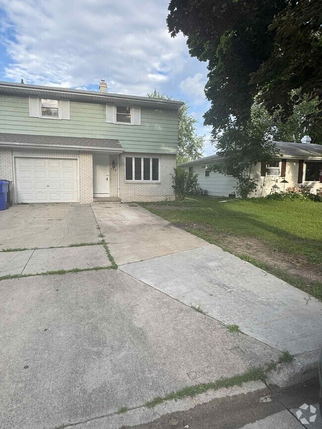 Building Photo - 726 N Fernmeadow Dr