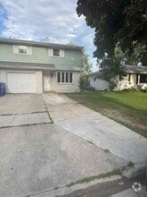 Building Photo - 726 N Fernmeadow Dr