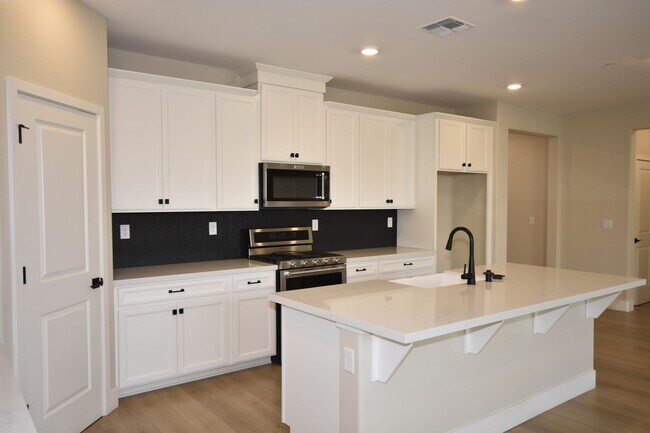 Building Photo - 140 Tortosa Ct