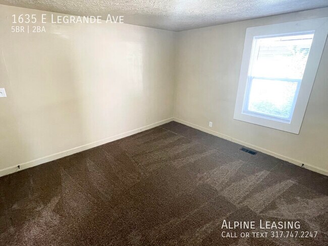 Building Photo - Large primary suite with walk-in closet & ...