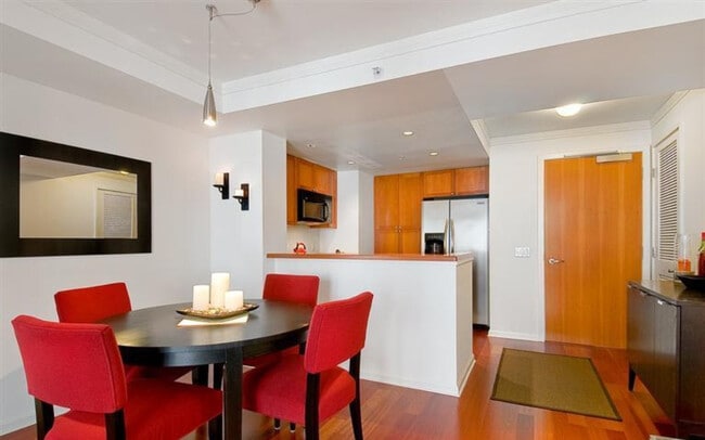 Dining - 400 Beale St, Unit #1110