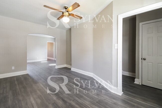 Building Photo - The living is easy in this 3 bedroom, 2 ba...