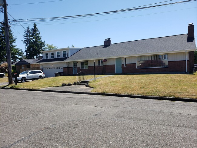 Building Photo - 1029 S Jackson Ave