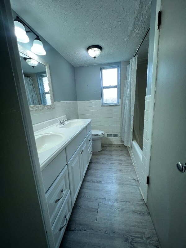 Foto del edificio - 7903 Ackley Rd