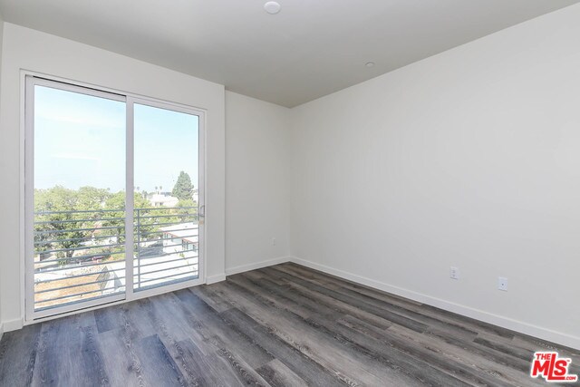 Building Photo - 1055 S Serrano Ave