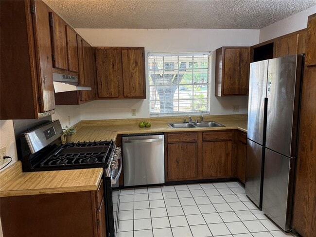 Foto del edificio - 7708 Brodie Ln